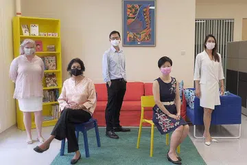 PASUKAN SKIP: (Dari kiri) Dr Beth O' Brien, Ketua Kajian Awal dan Pertengahan Kanak-kanak, Pusat Kajian dalam Pembangunan Anak (CRCD); Dr Nirmala Karuppiah, Ketua Pendidikan CRCD; Profesor Madya Kenneth Poon, Dekan Bersekutu, Kajian Pendidikan, Pejabat Kajian Pendidikan (OER) dan Pengarah Bersama CRCD; Dr Ng Ee Lynn, Saintis Kajian CRCD dan Dr Fannie Khng, Penolong Dekan, Pengurusan Kajian OER. - Foto BH oleh GAVIN FOO