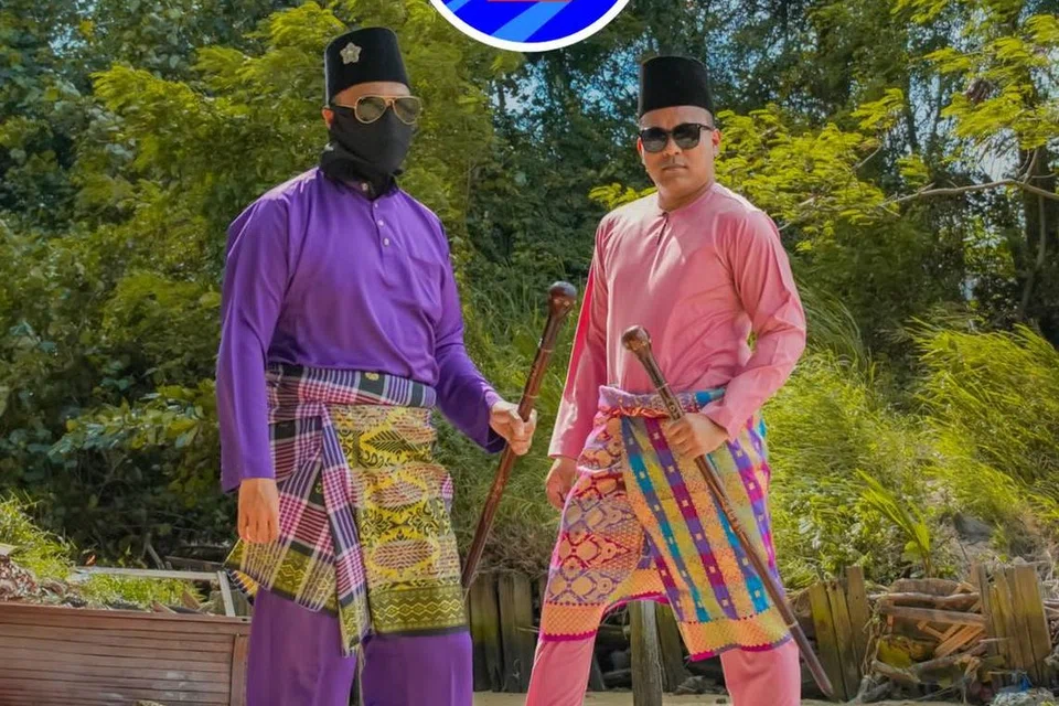 Lagu Raya, ‘Butang Baju Raya’, yang diusahakan peneraju podcast, ‘The Bubble Clan’, Amad (kiri) dan Achik, membawa kesegaran dengan menggambarkan suasana meriah Lebaran tetapi tidak lupa pada peristiwa kecil yang sentiasa terakam setiap kali menyambut Hari Raya.