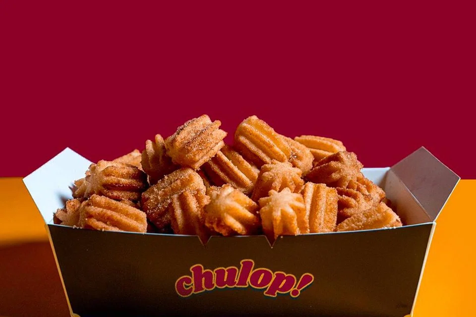 ‘Churro bites’ di Chulop! menyajikan saiz ‘churro’ yang kecil sesuai dimakan sebagai snek. 20 churro dengan satu sos, $6.55. 