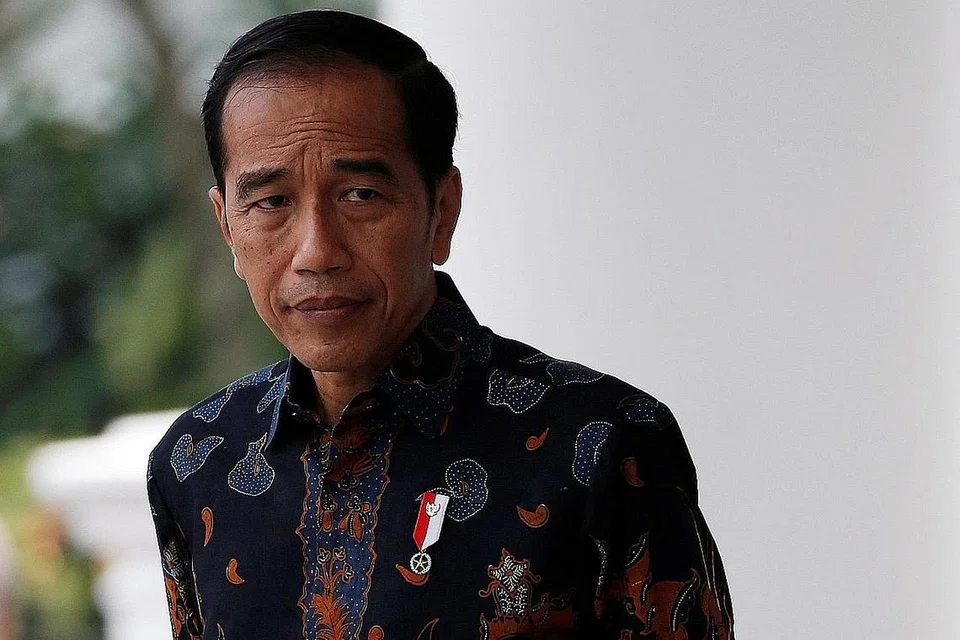 FOKUS EKONOMI: Sewaktu ditemuramah Bloomberg, Presiden Joko Widodo berkongsi rancangannya menarik lebih banyak pelabur dengan meringankan undang-undang berkaitan tenaga buruh, mengurangkan cukai korporat menjelang 2021, serta meningkatkan lagi modal insan yang bermutu. Dalam pidato pertamanya selepas pelantikannya, wawasannya ialah pendapatan per kapita rakyat Indonesia sebanyak Rp27 juta ($2,618) sebulan. - Foto REUTERS