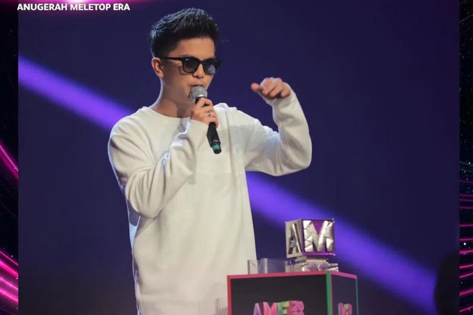 DURIAN RUNTUH: Haqiem Rusli dinobatkan sebagai pemenang Anugerah Top Top MeleTOP Lelaki sebulan selepas memenangi Anugerah Bintang Paling Popular Berita Harian (ABPBH). - Foto ASTRO/ INSTAGRAM MELETOP