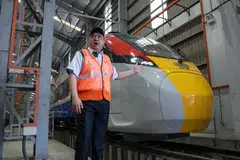 Menteri Pengangkutan, Encik Anthony Loke, menunjukkan Tren Elektrik (ETS) ketika lawatan ke Depoh Keretapi Tanah Melayu Bhd (KTMB) di Batu Gajah, Perak.