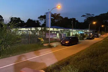 MASJID AL-FIRDAUS: Masjid kecil di pinggir estet perumahan Choa Chu Kang ini menyediakan 100 tempat solat untuk Muslimin sahaja Ramadan ini kerana ruang yang terhad. Ia berharap dapat menampung lebih ramai jemaah pada masa depan apabila kerja ubah elok di masjid itu selesai. 