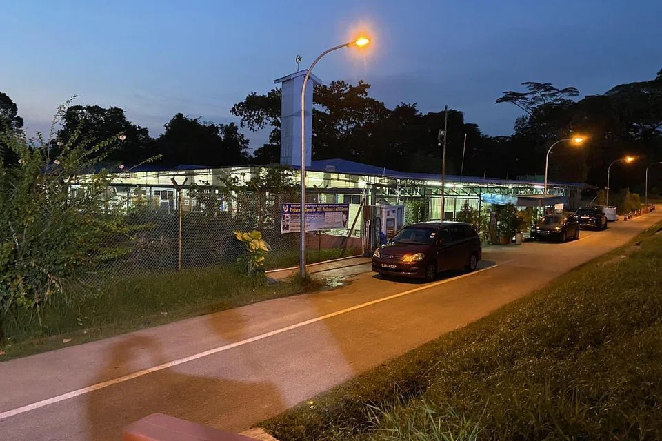 MASJID AL-FIRDAUS: Masjid kecil di pinggir estet perumahan Choa Chu Kang ini menyediakan 100 tempat solat untuk Muslimin sahaja Ramadan ini kerana ruang yang terhad. Ia berharap dapat menampung lebih ramai jemaah pada masa depan apabila kerja ubah elok di masjid itu selesai. 