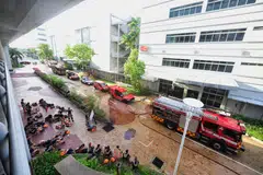 Satu e-mel yang dihantar oleh SG.GS Pte Ltd, rakan kongsi penyedia pusat data awan Singapore Internet Exchange, mengatakan kebakaran itu berpunca daripada satu “letupan”.