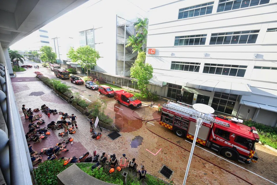 Satu e-mel yang dihantar oleh SG.GS Pte Ltd, rakan kongsi penyedia pusat data awan Singapore Internet Exchange, mengatakan kebakaran itu berpunca daripada satu “letupan”.