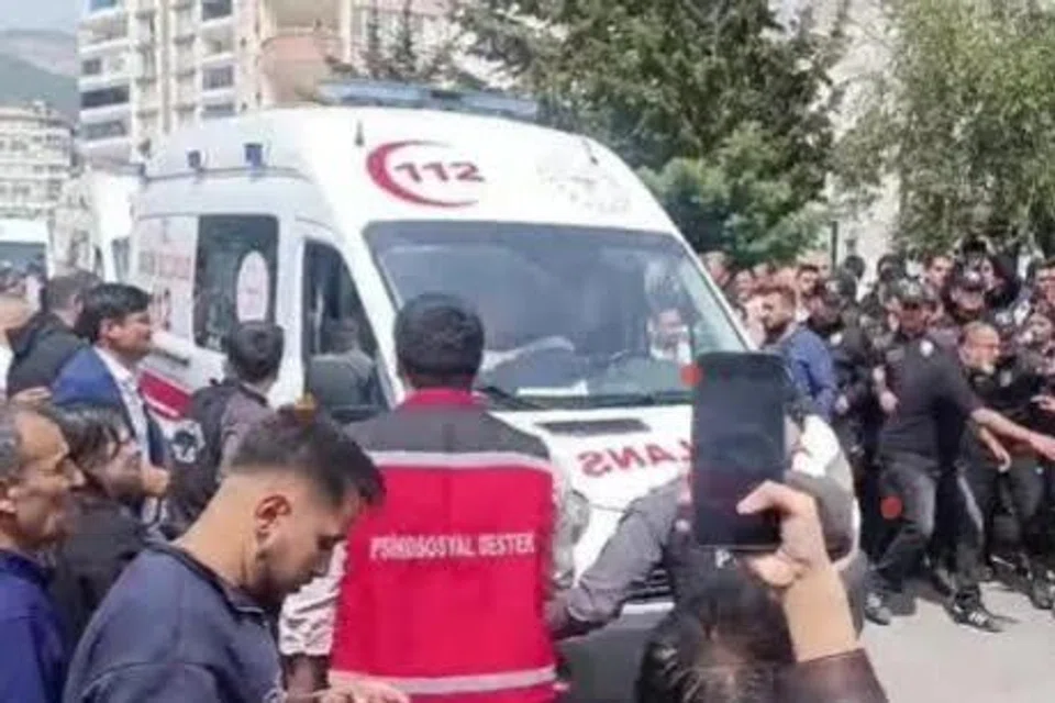 tragedi sekolah, turkey, tembakan sekolah Turkey, Kahramanmaras, Mustafa Ciftci, tragedi sekolah Ayser Calik, kawalan senjata Turkey, Recep Tayyip Erdogan, berita antarabangsa.