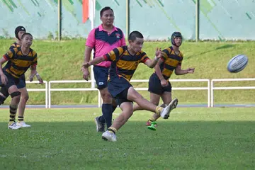 PERLAWANAN SENGIT: Perlawanan peringkat akhir itu berakhir dengan ACS (I) mengalahkan St Andrew 36-34.