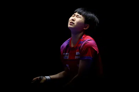Zhou Jingyi dan rakan sepasukannya dari Singapura tewas 0-3 kepada Poland dalam pusingan kalah mati di Kejohanan Tenis Meja Berpasukan Dunia pada 21 Februari.