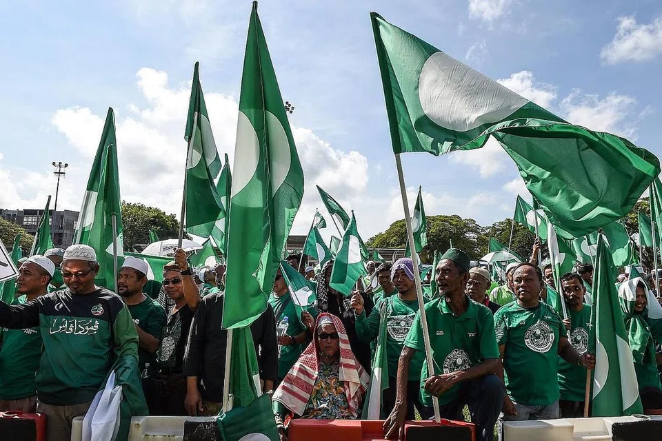 KEMENANGAN TIDAK DAPAT DITENTUKAN: Jumlah pengundi yang membuang undi di Kelantan pada pilihan raya umum ini dijangka lebih rendah, terutama di kalangan pengundi bukan pemastautin di negeri itu yang akan menyukarkan PAS. - Foto fail 