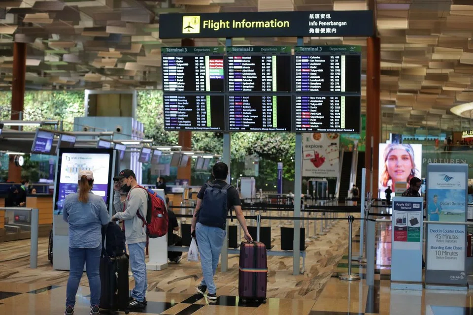 Pengembara juga dinasihat untuk memantau perubahan terkini di negara yang mereka ingin kunjungi terutamanya jika terdapat kejadian yang berupaya menjejas keselamatan mereka. - 