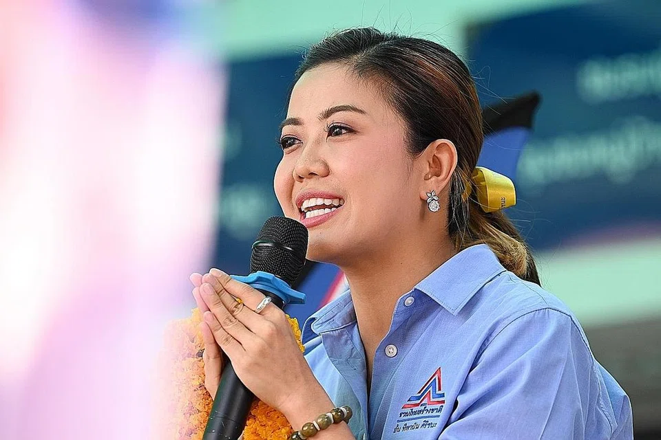 CIK TIPANAN SIRICHANA (39 TAHUN): Calon parti prokerajaan United Thai Nation.