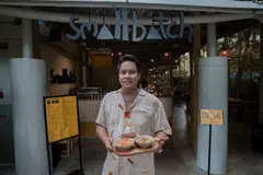 Ketua Pegawai Produk, The Black Hole Group, Encik Sufi Hassan, di sebalik konsep kafe terbaru, Small Batch, di Taman Kanak-Kanak Jacob Ballas di Kebun Bunga Singapura. 