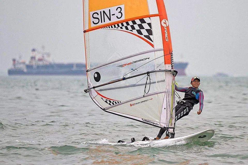 CITA-CITA TINGGI: Marsha (gambar atas) berharap pertandingan sulungnya dalam temasya sukan antarabangsa YOG akan menjadi batu lompatan buatnya untuk melayakkan diri dan bertanding dalam Sukan Olimpik 2024 kelak. - Foto BH oleh FAKHRURADZI ISMAIL