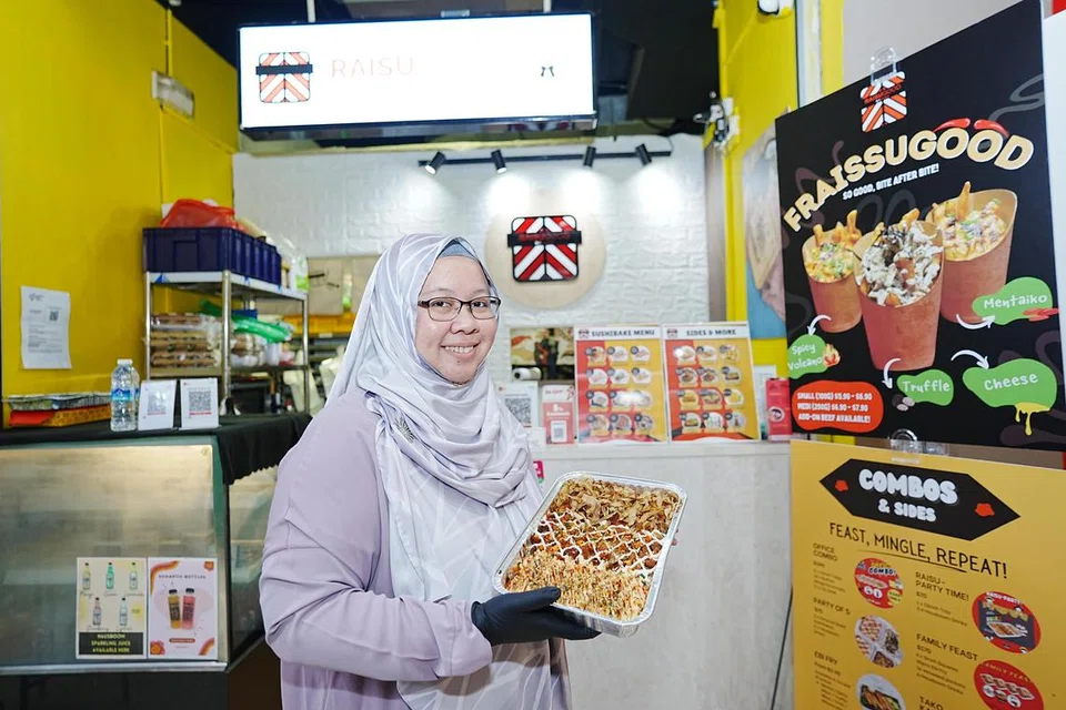 KEMBANGKAN NIAGA: Pemilik Raisu Good, Cik Raodah Arshad, memperkenalkan hidangan ‘sushi bake’ yang bermula sebagai perniagaan dari rumah (HBB) dan kini memiliki kedai di East Village sejak 2022.
