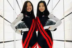 JADI JUARA: Choo Yi Xuan (kiri) dan Kyra Poh menewaskan 18 pasukan untuk memenangi acara dua laluan dinamik di Piala Dunia Terjun Udara Kawasan Tertutup Persekutuan Sukan Udara Dunia (FAI) minggu lalu. - Foto iFLY SINGAPORE