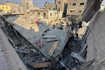 ANGKARA PENGEBOMAN: Banyak bangunan menyembah bumi termasuk di Khan Younis, selatan Gaza, akibat pengeboman berterusan tentera Israel sejak perang bermula pada 7 Oktober. 