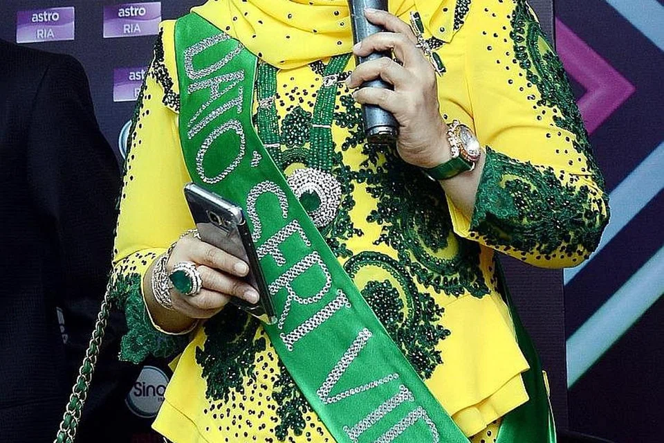 ENGGAN MOHON MAAF: Datuk Seri Vida sifat maruahnya sudah tercalar. - Foto fail