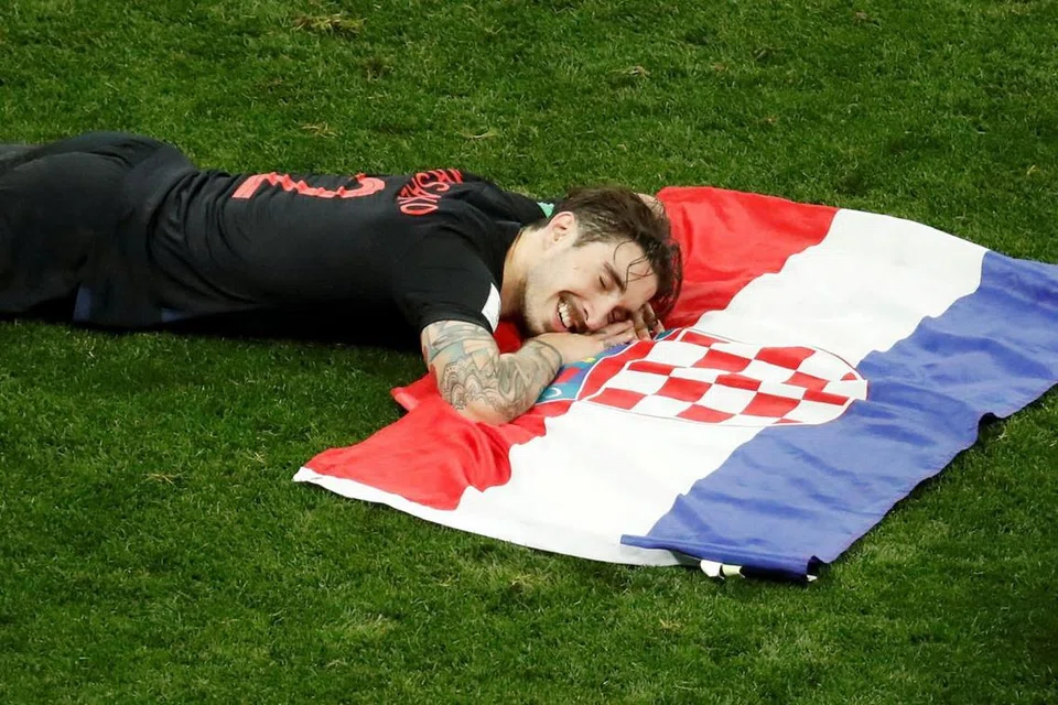 Menang atau kalah di final malam tadi, barisan pemain Croatia akan tetap disambut wira apabila pulang ke tanah air nanti. Dengan penduduk sekitar 4 juta, Croatia membuktikan tiada yang mustahil untuk mara ke final Piala Dunia buat pertama kali dalam sejarahnya. Ia juga contoh baik kepada negara-negara kecil lain bahawa tiada yang mustahil dalam bola sepak! - Foto REUTERS 