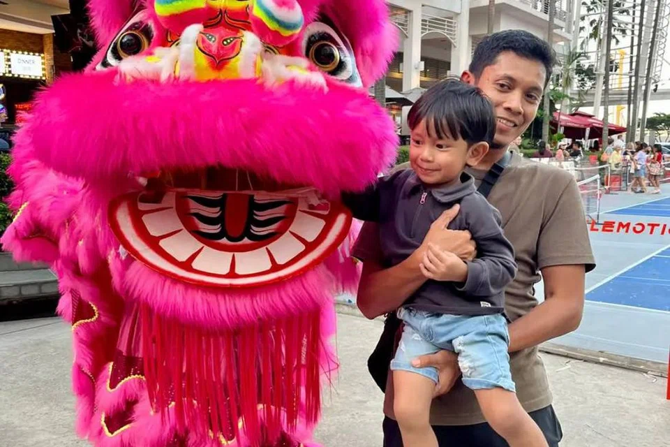 Bapa Raid Eusoff, Encik Muhammad Rafiqi Ramli, sangat menyokong minat anaknya dalam tarian singa.
