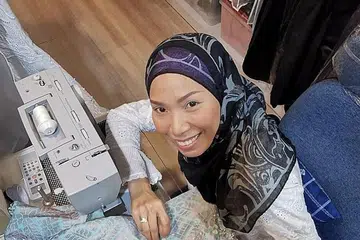 MAHU TERUS BEKERJA KERAS: Cik Sumarni ingin terus melebarkan dan meluaskan lagi perniagaan andaman ini di masa lima tahun akan datang ini dan meraih keuntungan yang sewajarnya.- Foto ihsan SUMARNI OMAR