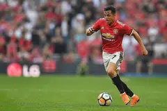 PERALIHAN PEMAIN: Pengurus Manchester United Ole Gunnar Solskjaer mencari cara mengeluarkan Alexis Sanchez (atas) daripada senarai pemainnya sementara Barcelona pula sedang memburu Neymar. - Foto AFP, AP