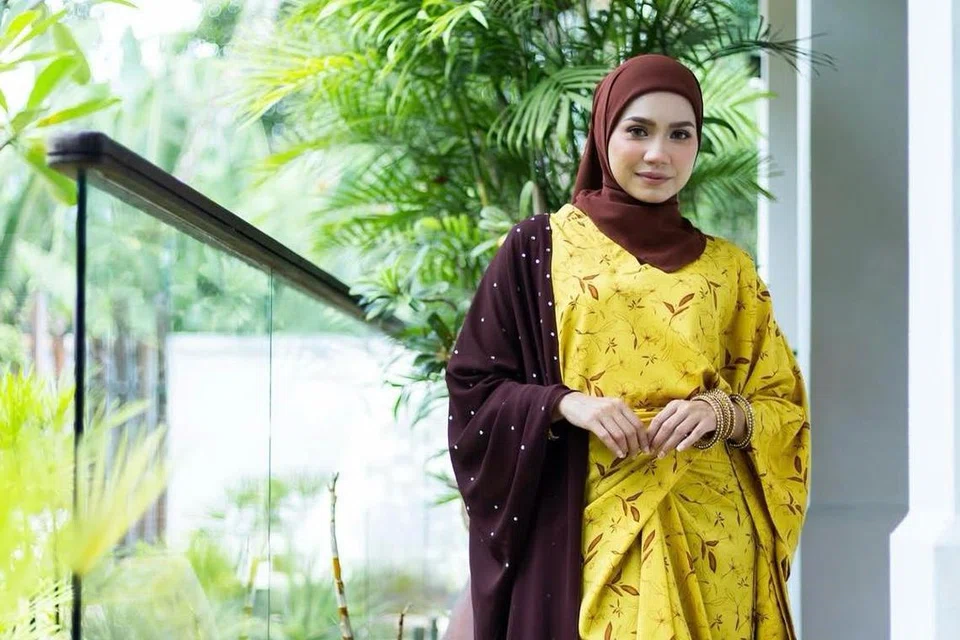 Pelakon Aprena Manrose akur menghadapi cabaran untuk beristiqamah dalam memakai tudung, sekali gus mengharapkan doa yang terbaik daripada netizen.