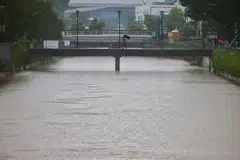 Paras air yang tinggi kelihatan di longkang besar Sungai Pandan Kechil akibat hujan lebat pada 14 Oktober.
