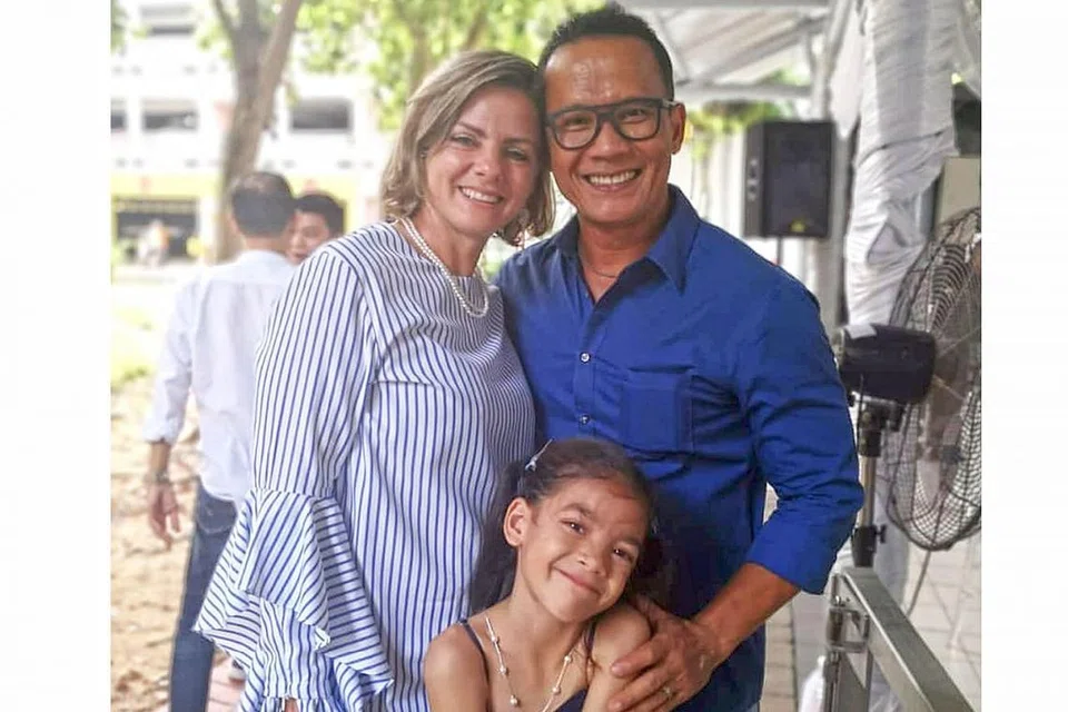 ANAK PENAWAR HATI: Jeff Catz menyifatkan kehadiran anaknya, Alliyah Ariana (tengah), sebagai mengubah pandangan hidup isterinya, Cik Karin Hacker, dengan ibu dan anak kini menjadi bak sahabat karib. - Foto INSTAGRAM JEFF CATZ