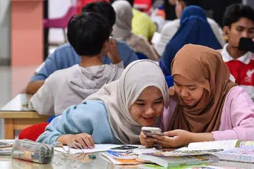 bawah, umur, akaun, media sosial