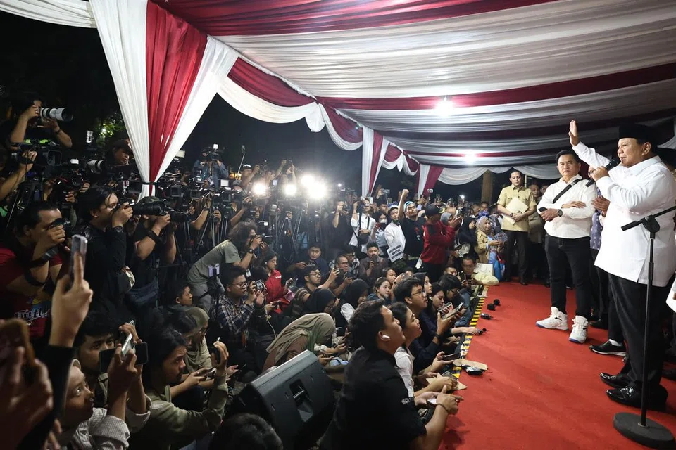 Encik Prabowo Subianto berucap di hadapan penyokong di kediamannya di Jakarta Selatan selepas pengumuman rasmi Suruhanjaya Pilihan Raya Umum Indonesia (KPU) pada lewat malam 20 Mac yang mengesahkan kemenangan beliau dalam pilihan raya presiden Indonesia yang berlangsung 14 Februari lalu.