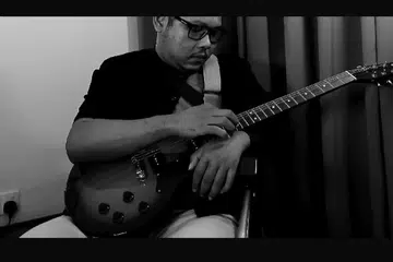Walau duduk di kerusi roda, pemuzik Wynn Irwin, 39 tahun, menunjukkan semangat dan penglibatan yang tinggi untuk rakaman, ‘Singapore Biggest Guitar Collaboration 2024’. 