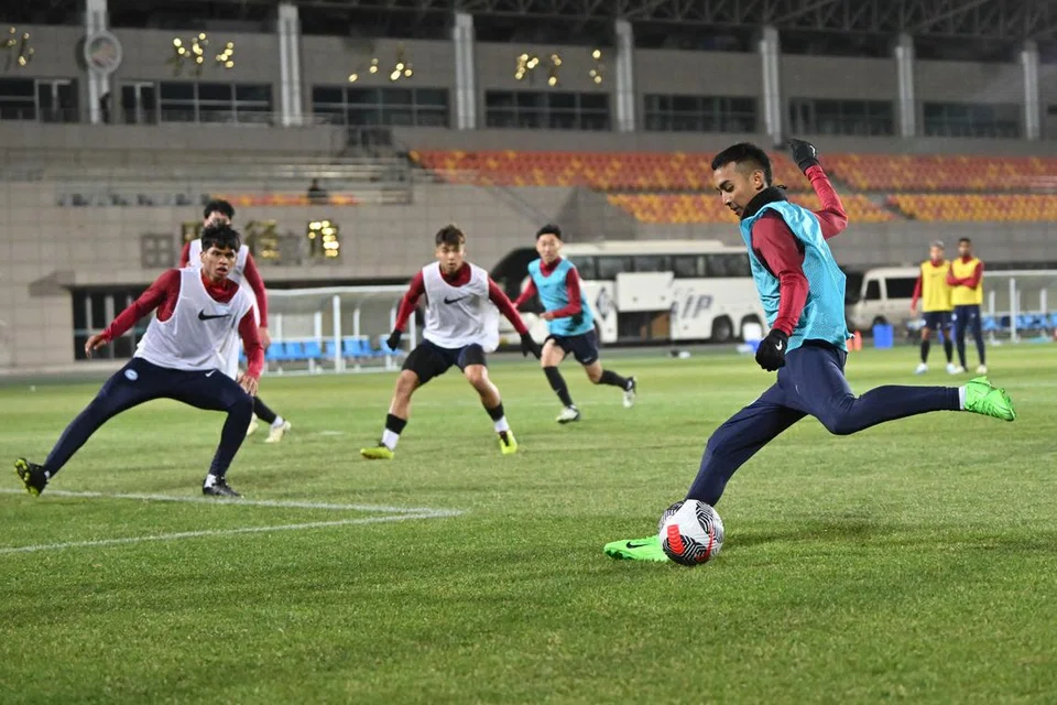 Pemain Singapura membuat persiapan terakhir sebelum berdepan China di Stadium Pusat Olimpik Tianjin dalam aksi kelayakan Piala Dunia pada 26 Mac.