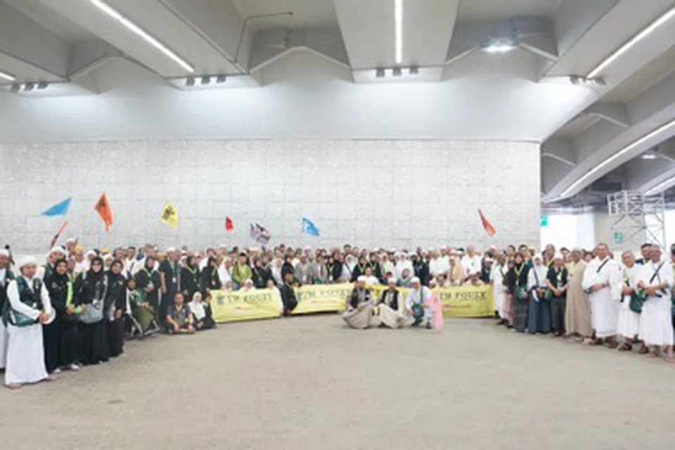 BIMBING JEMAAH: Sebagai agensi pengurusan haji yang berdedikasi tinggi, TM Fouzy Travel & Tours menyatakan komitmen penuh dalam melayani dan memimpin jemaah yang menjadikan syarikat ini sebagai pilihan utama.