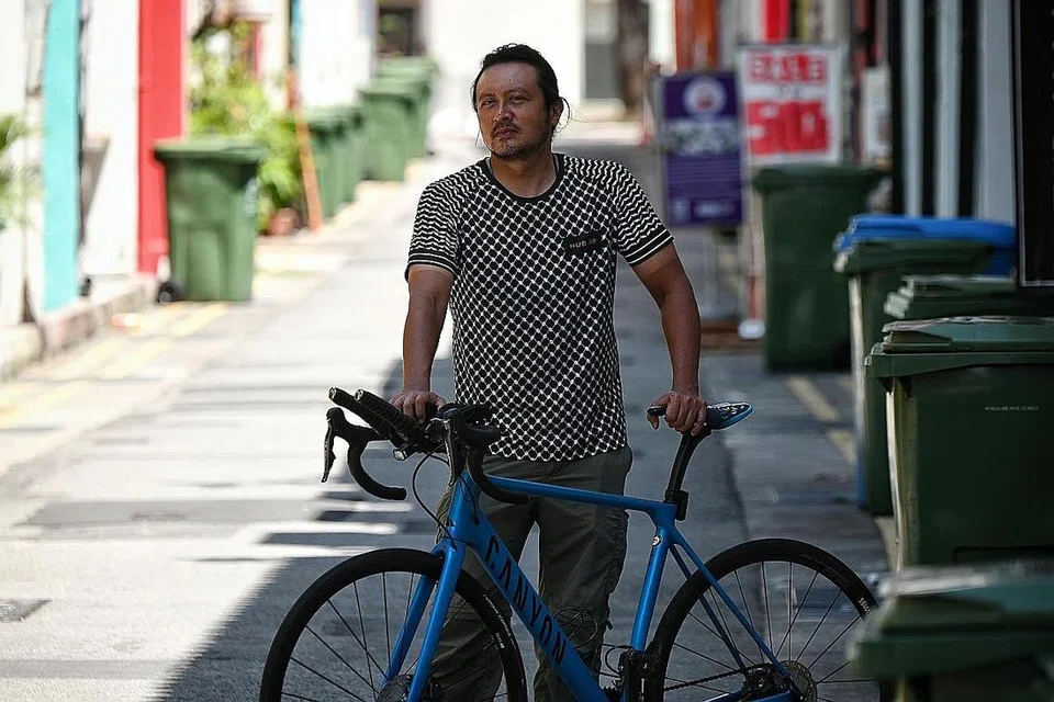 USAHA MURNI: Encik Muhammad Idris Alkhatib, yang akan berbasikal sejauh 500km bersama Encik Khoo Swee Chiow antara 9 hingga 10 Oktober ini bagi mengumpul derma $5,000 untuk Rumah Kebajikan Muhammadiyah, berkata beliau membuat persiapan rapi bagi acara amal itu. - Foto ihsan MUHAMMAD ALKHATIB