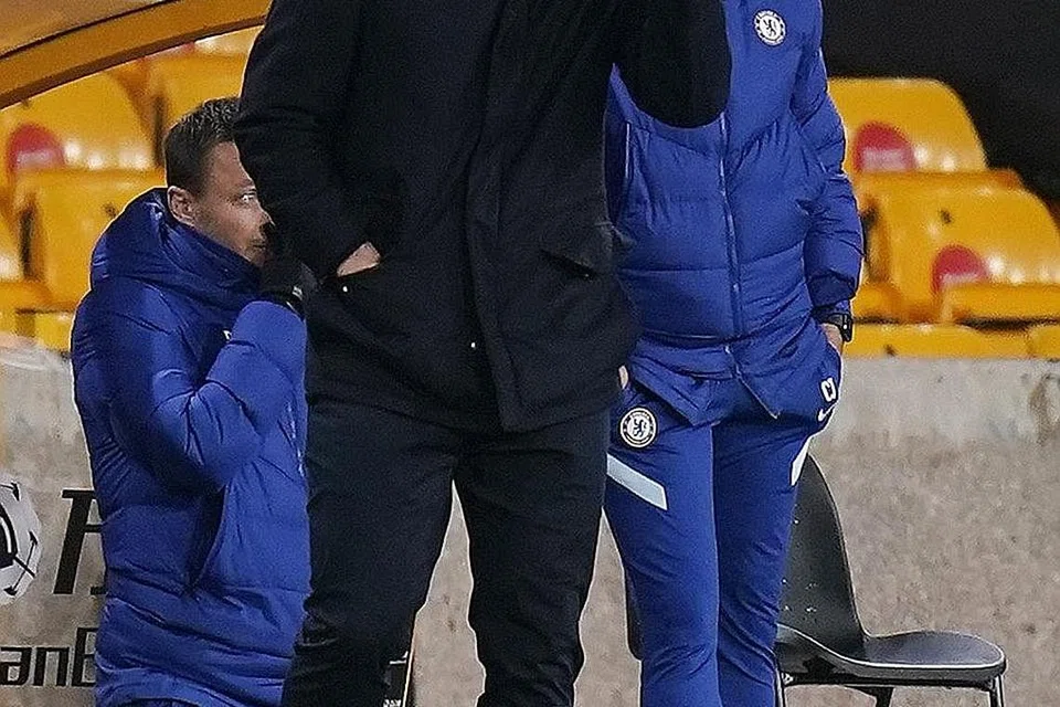 KELETIHAN PUNCA PRESTASI HAMBAR: Reaksi pengurus Chelsea Frank Lampard selepas kalah 1-2 di tangan Wolves di Stadium Molineux semalam. Chelsea telah mengalami dua kekalahan berturut-turut. - Foto REUTERS