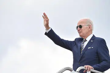 CADANGAN BESAR-BESARAN BIDEN: Tenaga bersih adalah salah satu daripada cadangan besar-besaran iklim dan kesihatan Presiden AS Joe Biden. - Foto AFP