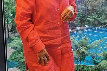 SUARA LEMAK MERDU: Sanisah Huri yang bakal membuat persembahan dan bertemu peminat dalam sesi '90 minit bersama....' esok. - Foto ihsan SANISAH HURI