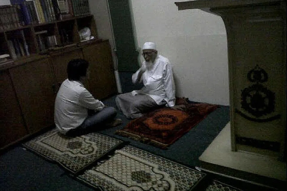 'AMIR' JI: Abu Bakar Ba'asyir menubuhkan JI pada 1993 bersama-sama Abdullah Sungkar. Abu Bakar dilantik memimpin JI sebagai 'Amir' pada 2004 menyusuli kematian Abdullah pada 1999. - Foto JAKARTA POST