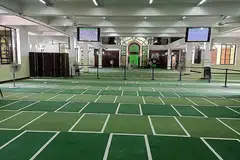 BESARNYA GANJARAN PAHALA BERSEDEKAH: Gambar ini menunjukkan ruang solat utama Masjid Al-Amin yang bakal menjalani pembaikan dan peningkatan. Permaidani yang sudah berusia 30 tahun ini akan digantikan dan seluruh kabel sistem elektrik termasuk pemasangan lampu LED jimat tenaga akan diganti. Justeru, sokongan ramai amat dialu-alukan dan besar faedah dan pahala jika anda bersedekah kepada projek peningkatan Masjid Al-Amin ini. - Foto MASJID AL-AMIN