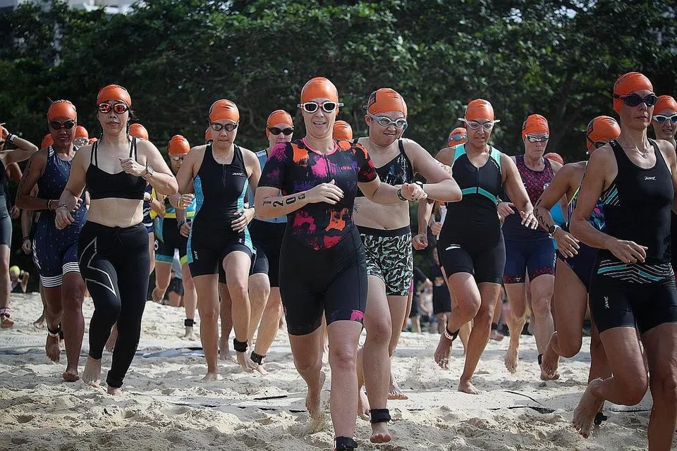 GHAIRAH!: Para peserta dewasa bertanding dalam beberapa kategori termasuk dalam acara jarak jauh dan pecut dalam triatlon TriFactor yang diadakan buat julung kalinya sejak 2019. 