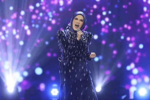 MAHU PERBAIKI NYANYIAN: Datuk Aishah yang berada di tangga ke-15 akur persembahannya agak mengecewakan dan bukanlah yang terbaik kerana banyak isu teknikal yang perlu diatasi.