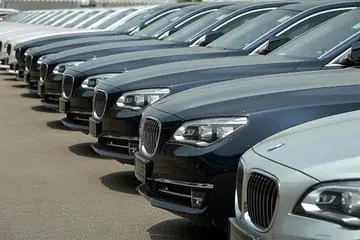 MAMPU BELI: Syarikat penjual kereta seperti Dr Kereta kini melihat lebih ramai pembeli Melayu yang mampu membeli kereta jenama mewah seperti Mercedes, Jaguar, BMW dan Audi.