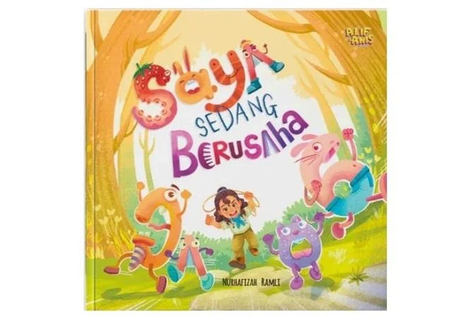 Saya Sedang Berusaha
Nombor Panggilan: J P NUR

Aisyah berasa rendah diri kerana tidak dapat belajar seperti rakan-rakannya yang lain. Dia sering melihat huruf dan nombor sedang menari dan bermain di depannya.  Mengapakah Aisyah sering berada dalam keadaan sebegitu? Dapatkah Aisyah menghadapinya?