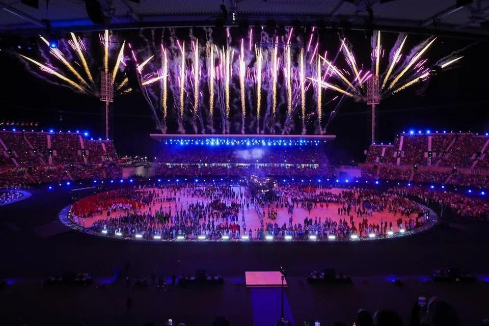 Bunga api dinyalakan pada majlis pembukaan Sukan Komanwel Birmingham 2022 yang diadakan di Stadium Alexander. 