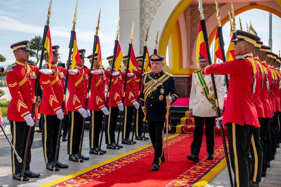 Yang di-Pertuan Agong Ke-17, Sultan Ibrahim, pada istiadat diraja sebelum memasuki Istana Negara, Kuala Lumpur, untuk Upacara Melafaz Sumpah dan Menandatangani Surat Akuan Sumpah Memegang Jawatan Yang di-Pertuan Agong Ke-17.