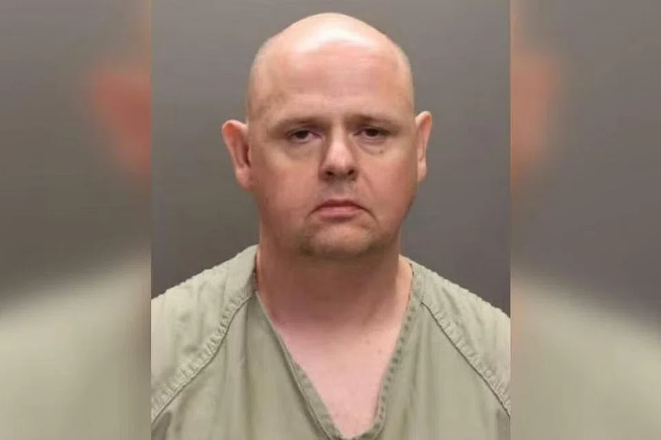 Bekas pengarah di firma Aureus Capital, Michael Philip Atkins, berjaya diserah balik dari Amerika Syarikat ke Singapura, dan ditangkap semula di sini pada 18 Mac 2023. 