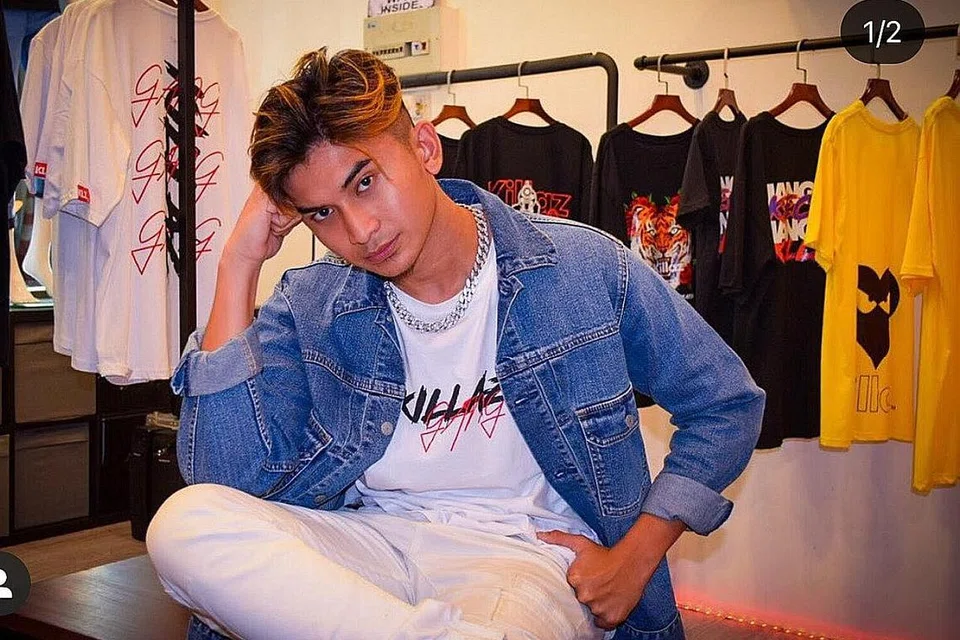 LEBIH BIJAK URUS MASA: Perniagaan busana fesyen jalanan Killaz yang dikendalikan Daniel memberinya kemahiran mengurus masa dan kewangan bagi mengejar kejayaan sebagai usahawan muda. - Foto KILLAZ