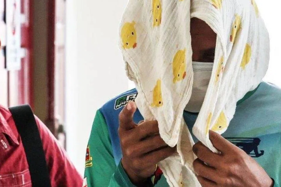 Buruh binaan, Mohd Affendi Awang, 42 tahun, bakal disebat di khalayak ramai di Masjid Al-Muktafi Billah Shah, Kuala Terengganu, Terengganu, pada 27 Disember atas kesalahan khalwat berulang sebanyak tiga kali.