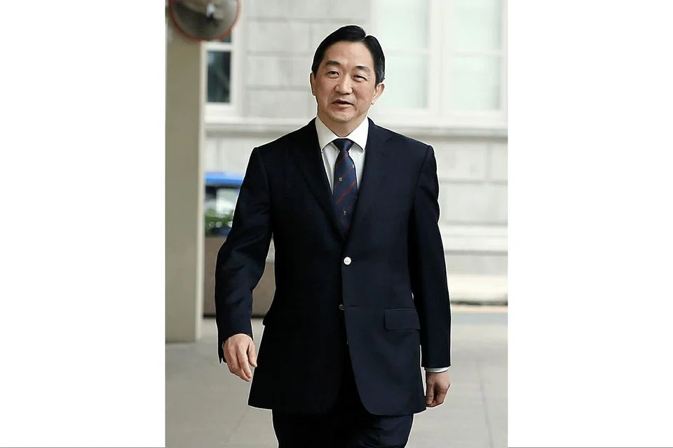 MANIPULASI PASARAN: John Soh (atas) dan Quah Su-Ling bertanggungjawab atas kes manipulasi pasaran saham terbesar Singapura hingga hampir $8 bilion pada Oktober 2013. - Foto-foto BH oleh WONG KWAI CHOW, GAVIN FOO